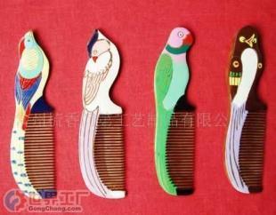 工艺木梳彩雀 批发市场中的特色手工彩绘促销礼品